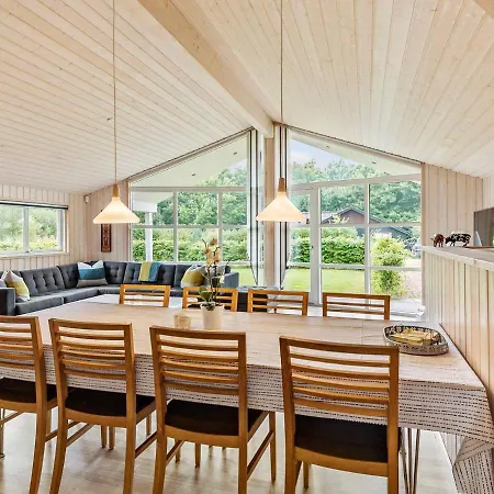 8 Person In * Ansager